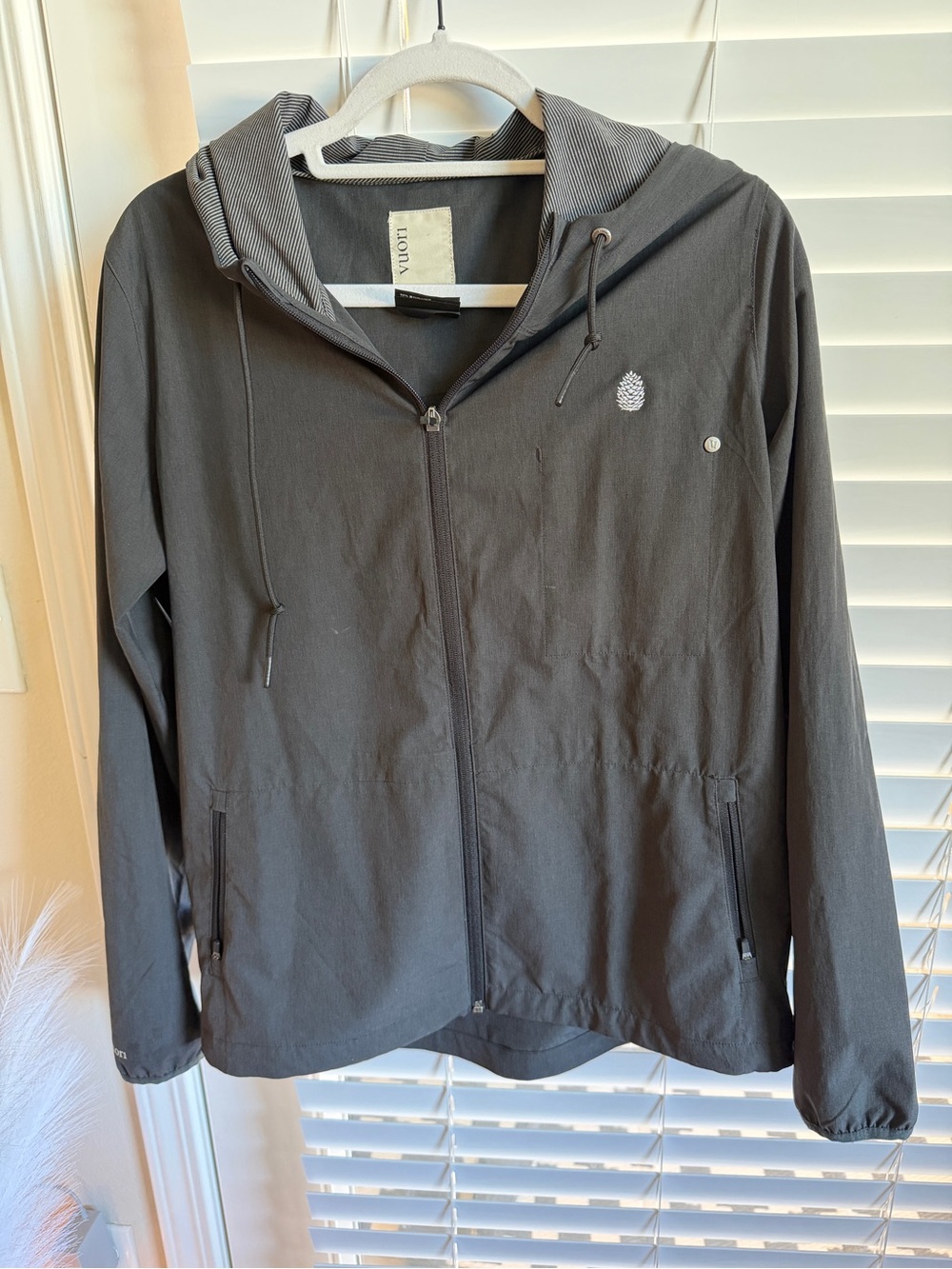 Vuori Charcoal Gray Hooded Zip Windbreaker